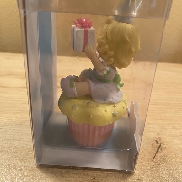 PRECIOUS MOMENTS June Birthday Wishes Figurine sitting on cupcake with present! - Picture 3 of 6